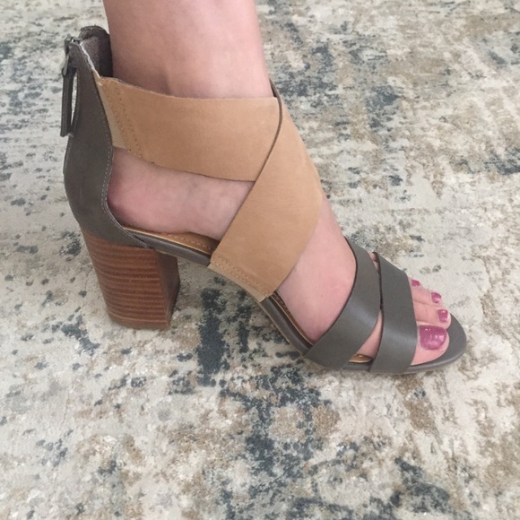 Two tone heeled sandal - Picture 7 of 7